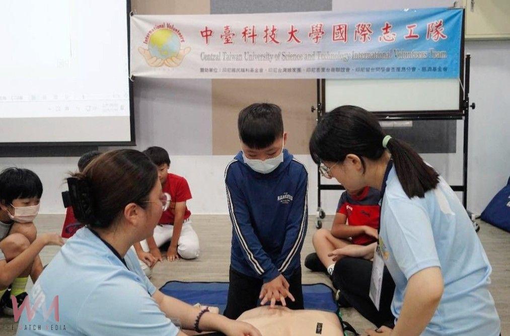 急救教育向下扎根　中臺科大國際志工隊前進卓蘭國小 推廣「救命小英雄」 - https://www.watchmedia01.com