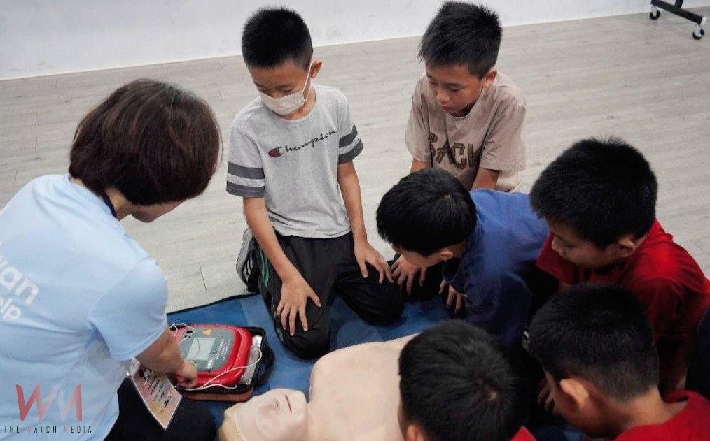 急救教育向下扎根　中臺科大國際志工隊前進卓蘭國小 推廣「救命小英雄」 - https://www.watchmedia01.com