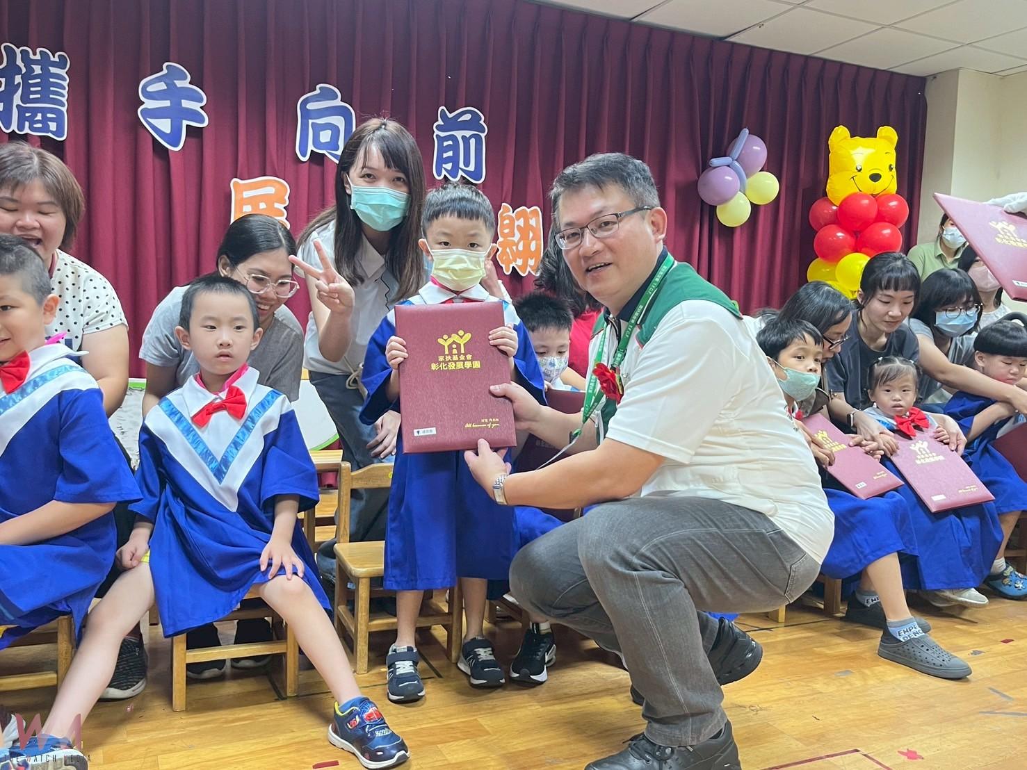 （有影片）／彰化發展學園第27屆畢典溫馨登場　12位慢飛天使勇敢啟程 - https://www.watchmedia01.com