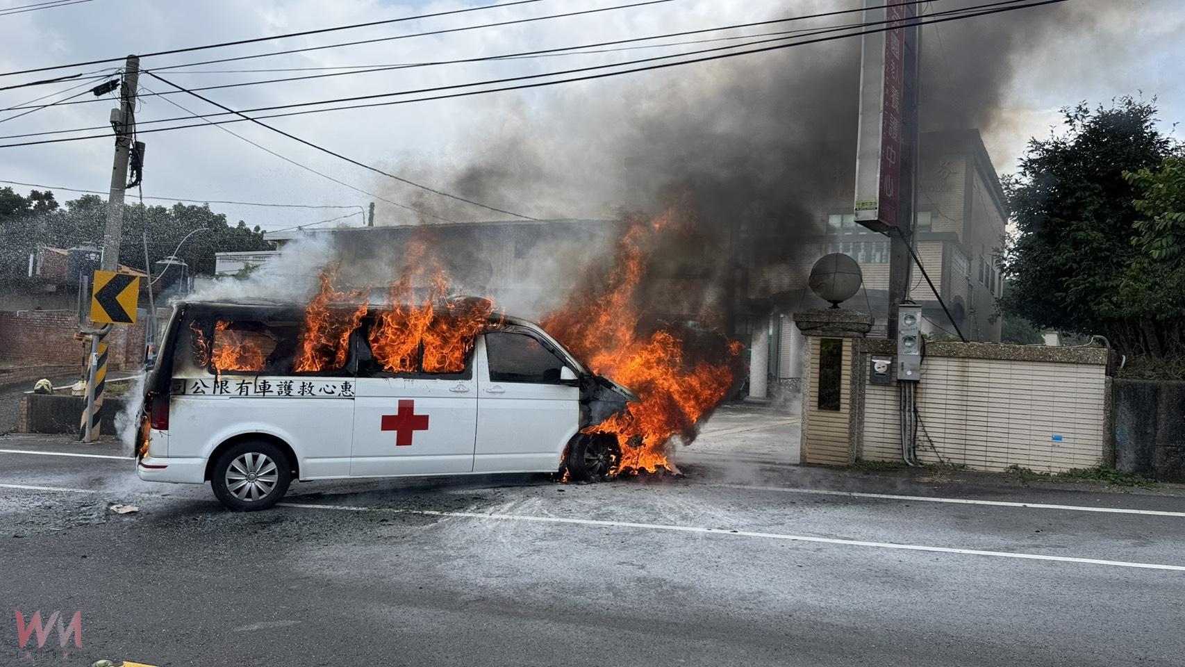 （有影片）／芬園救護車突起火　技術員擔架急救人！3人驚險逃生無人傷 - https://www.watchmedia01.com