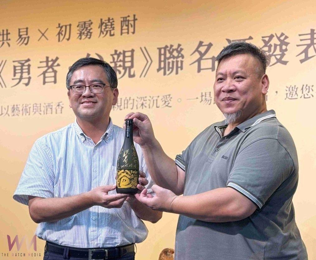台中霧峰農會酒莊跨界藝術設計　洪易 × 初霧燒酎《勇者・父親》聯名力作節慶酒 - https://www.watchmedia01.com