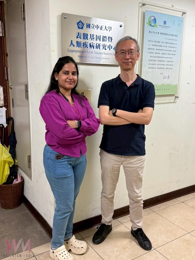 中正大學生物醫學科學系研究生Himani(左)、中正大學生醫系教授陳永恩(右)。(圖/中正大學提供)