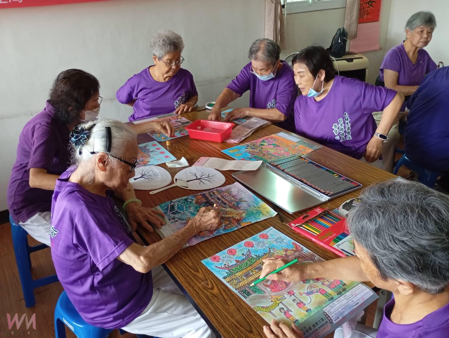 用畫說故事再現北港迎媽祖熱鬧情境 佛教慈濟醫療財團法人斗六慈濟醫院(北港草湖醫事C)長者藝術創作展 - https://www.watchmedia01.com