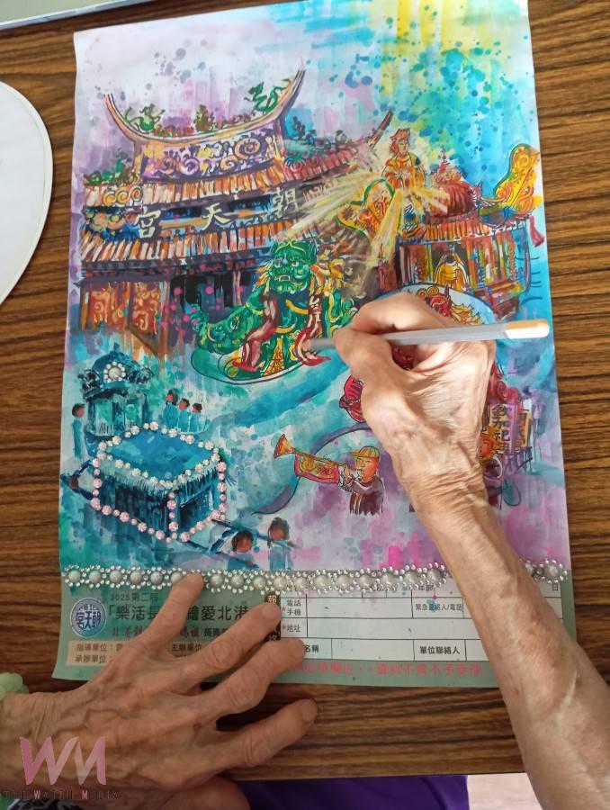 用畫說故事再現北港迎媽祖熱鬧情境 佛教慈濟醫療財團法人斗六慈濟醫院(北港草湖醫事C)長者藝術創作展 - https://www.watchmedia01.com