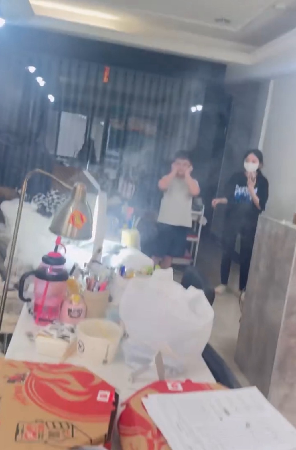 鹿港美甲店粉塵機突爆炸　業者驚呼：差一分鐘就炸在臉上！ - https://www.watchmedia01.com