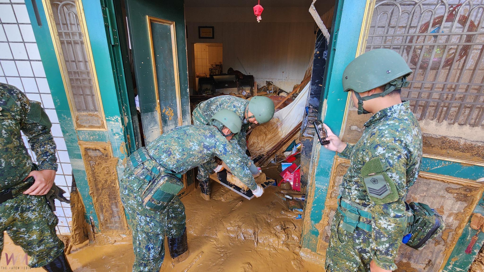 埔里土石流災害加快搶修 縣長許淑華、鎮長廖志城贈災戶慰問金並感謝國軍官兵救災 - https://www.watchmedia01.com