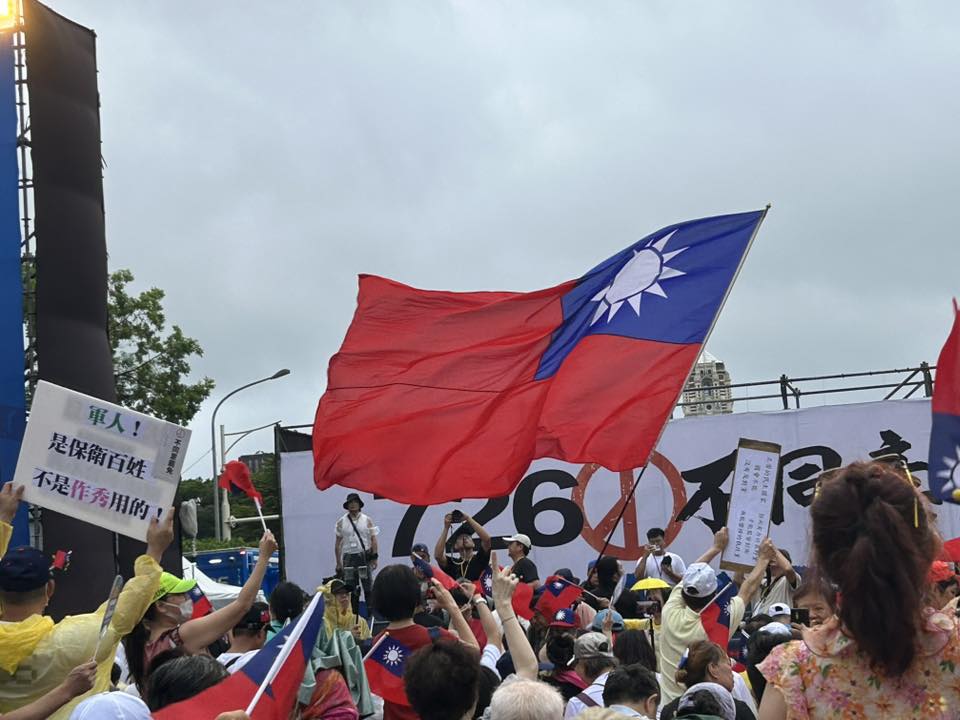 「不同意罷免造勢晚會」藍白大集結人潮滿出景福門 - https://www.watchmedia01.com