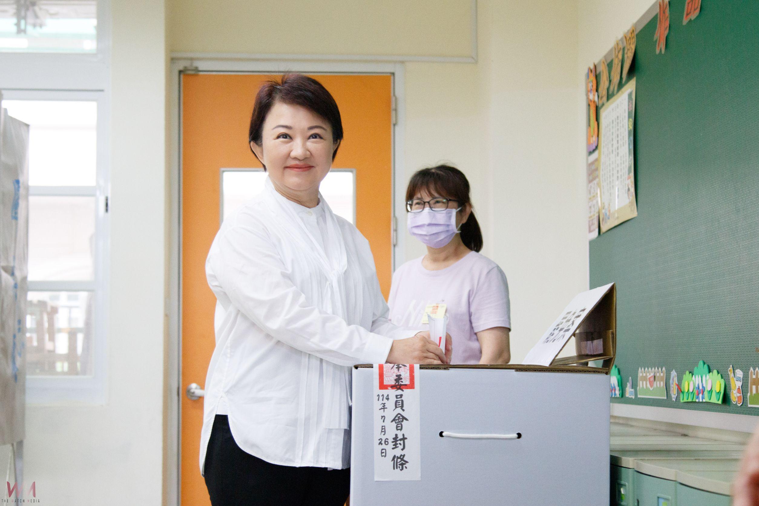 台中市第4、5、6選區罷免案投票今7/26登場　盧秀燕赴健行國小投票 - https://www.watchmedia01.com