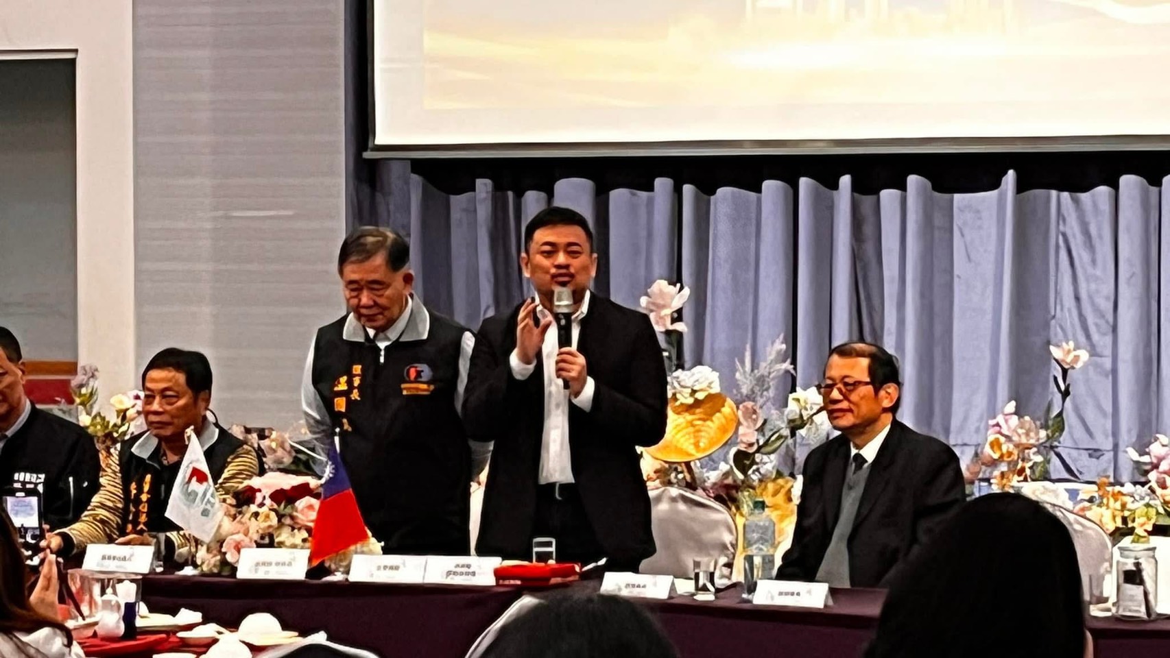 【全總怒批洪申翰】政治表態涉干政　工會中立遭踐踏 - https://www.watchmedia01.com