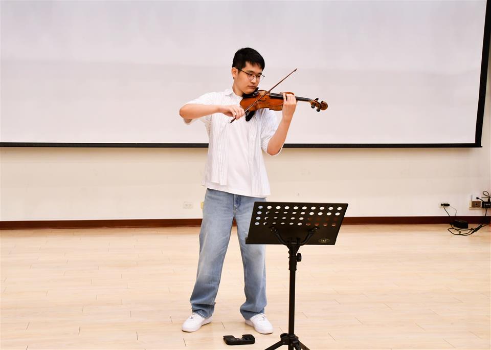 郭沛鑫音樂講座啟發彰藝高中學子 勉勵堅持夢想勇闖國際舞台 - https://www.watchmedia01.com