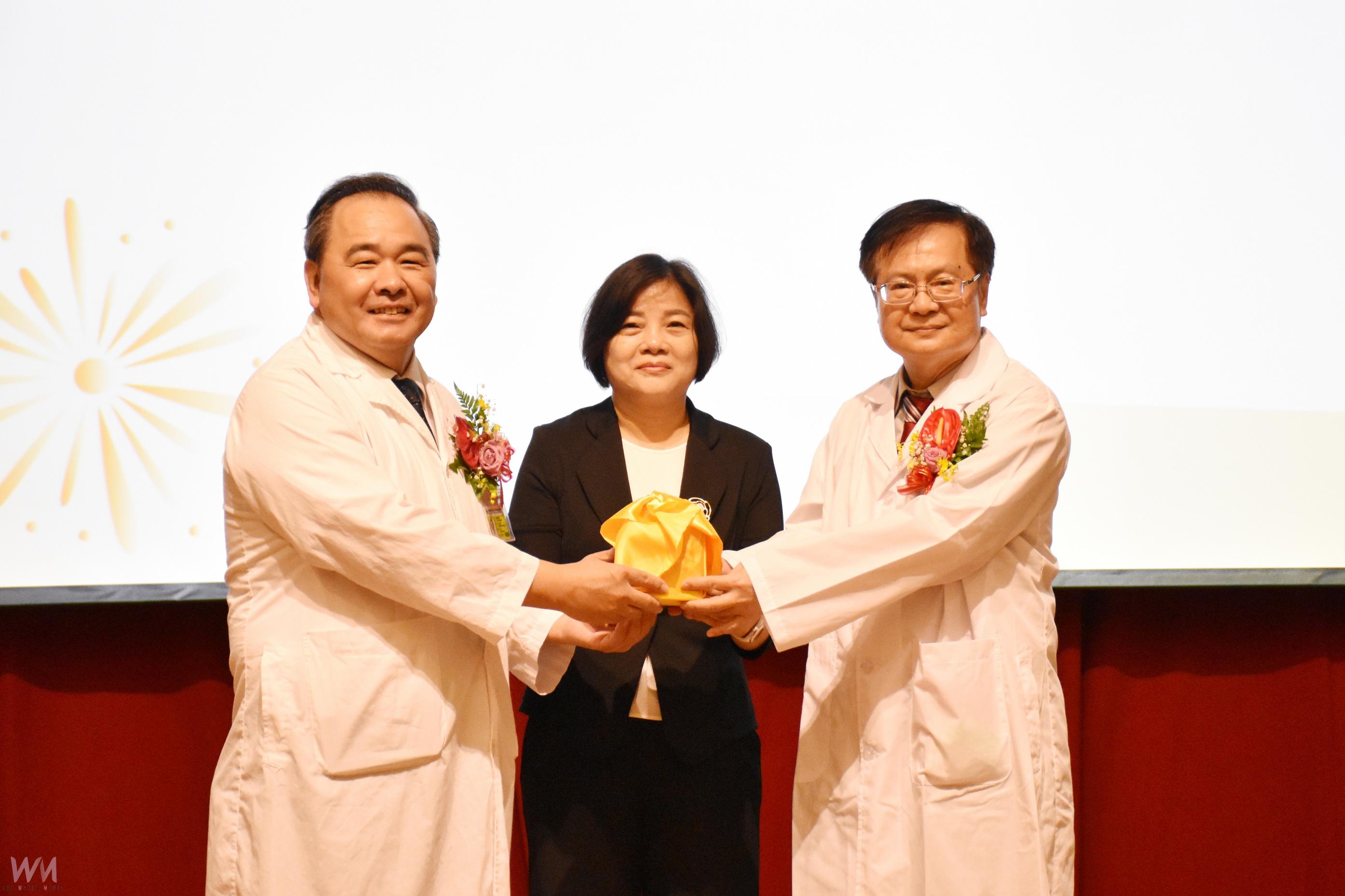 （有影片）／彰濱秀傳醫院院長交接　黃信彰接任領航邁向智慧醫療 - https://www.watchmedia01.com