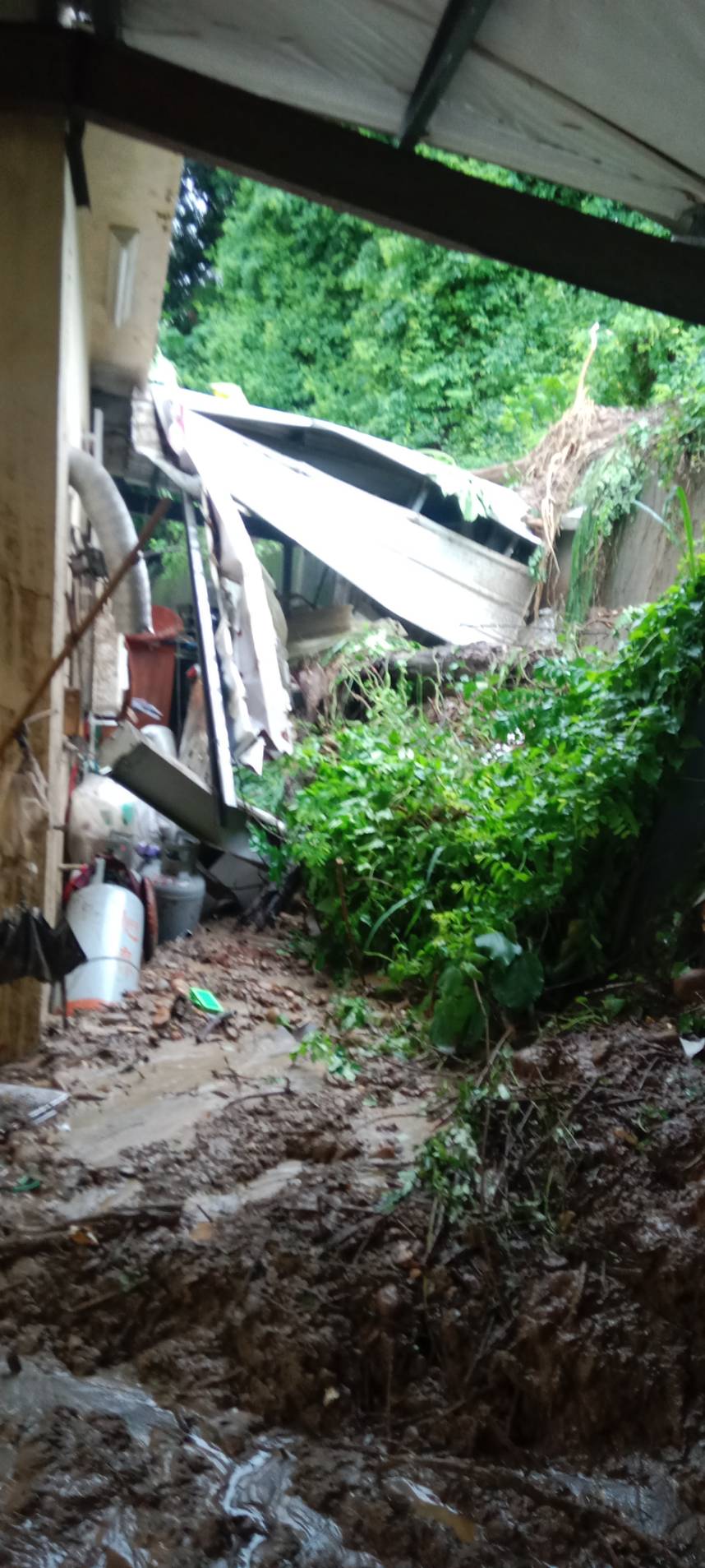 （有影片）／狂炸暴雨重創彰化市　車輛遭沖、土石流灌民宅　所幸無人傷亡 - https://www.watchmedia01.com