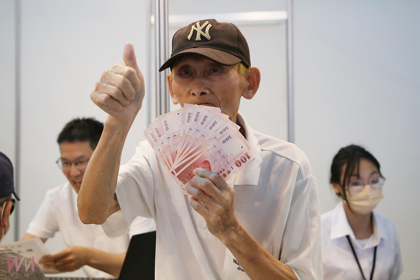 參加購物節滿千送百　抜得頭籌民眾凌晨兩點半即來排隊 - https://www.watchmedia01.com