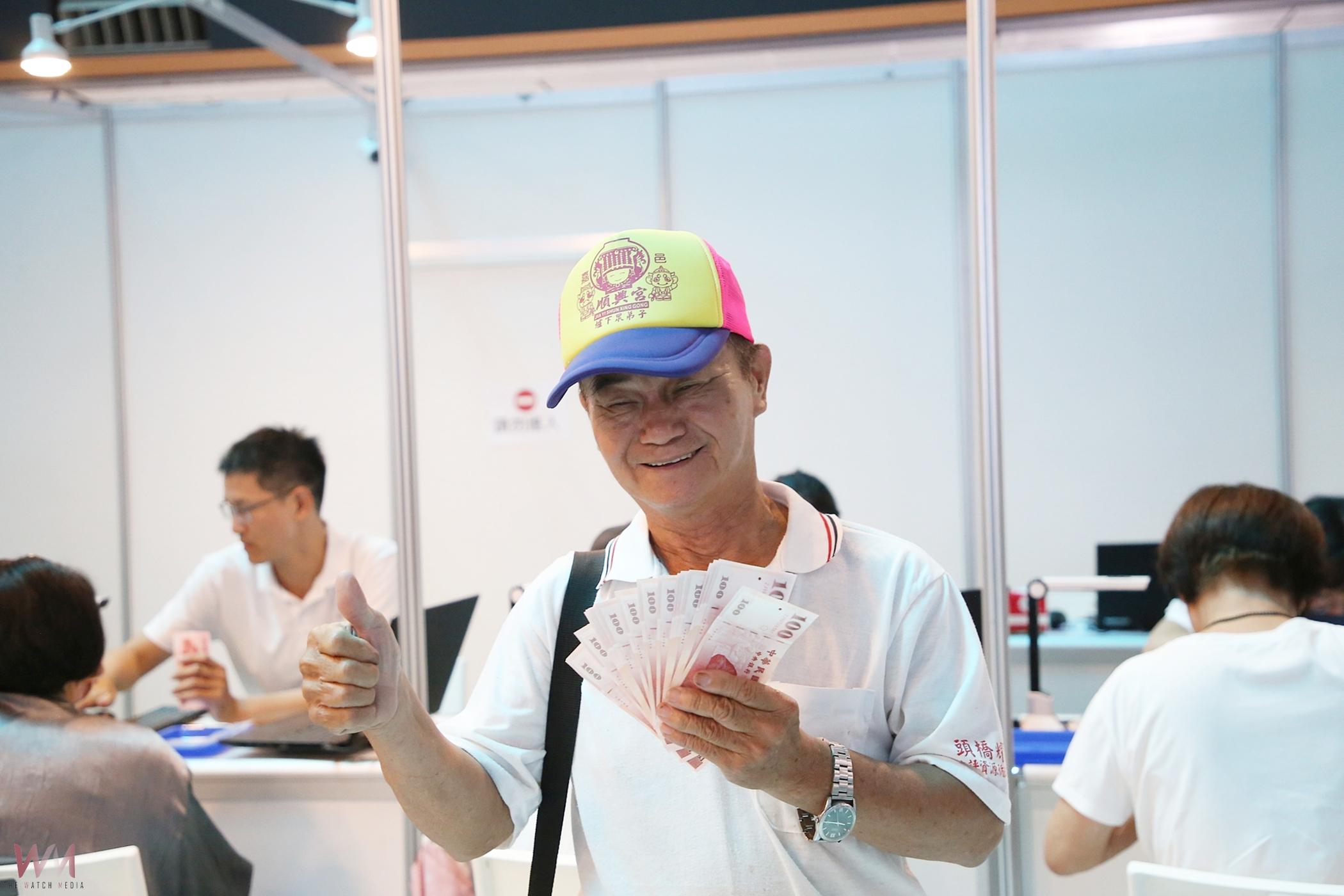 參加購物節滿千送百　抜得頭籌民眾凌晨兩點半即來排隊 - https://www.watchmedia01.com