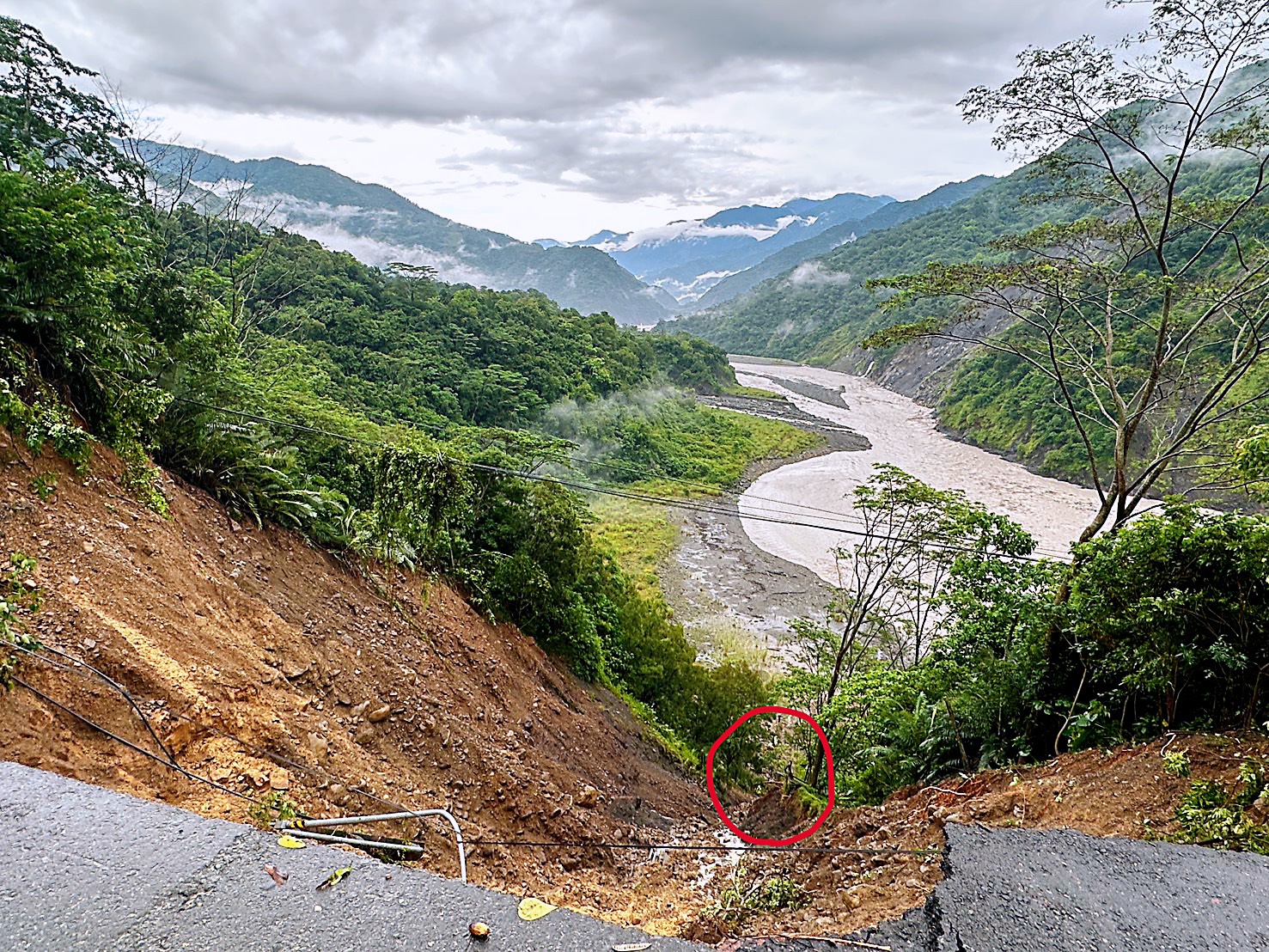 暴雨中艱困搶救！高雄市義消特搜、旗美山搜、消防局特搜及雲豹工作隊共組救援陣線 - https://www.watchmedia01.com