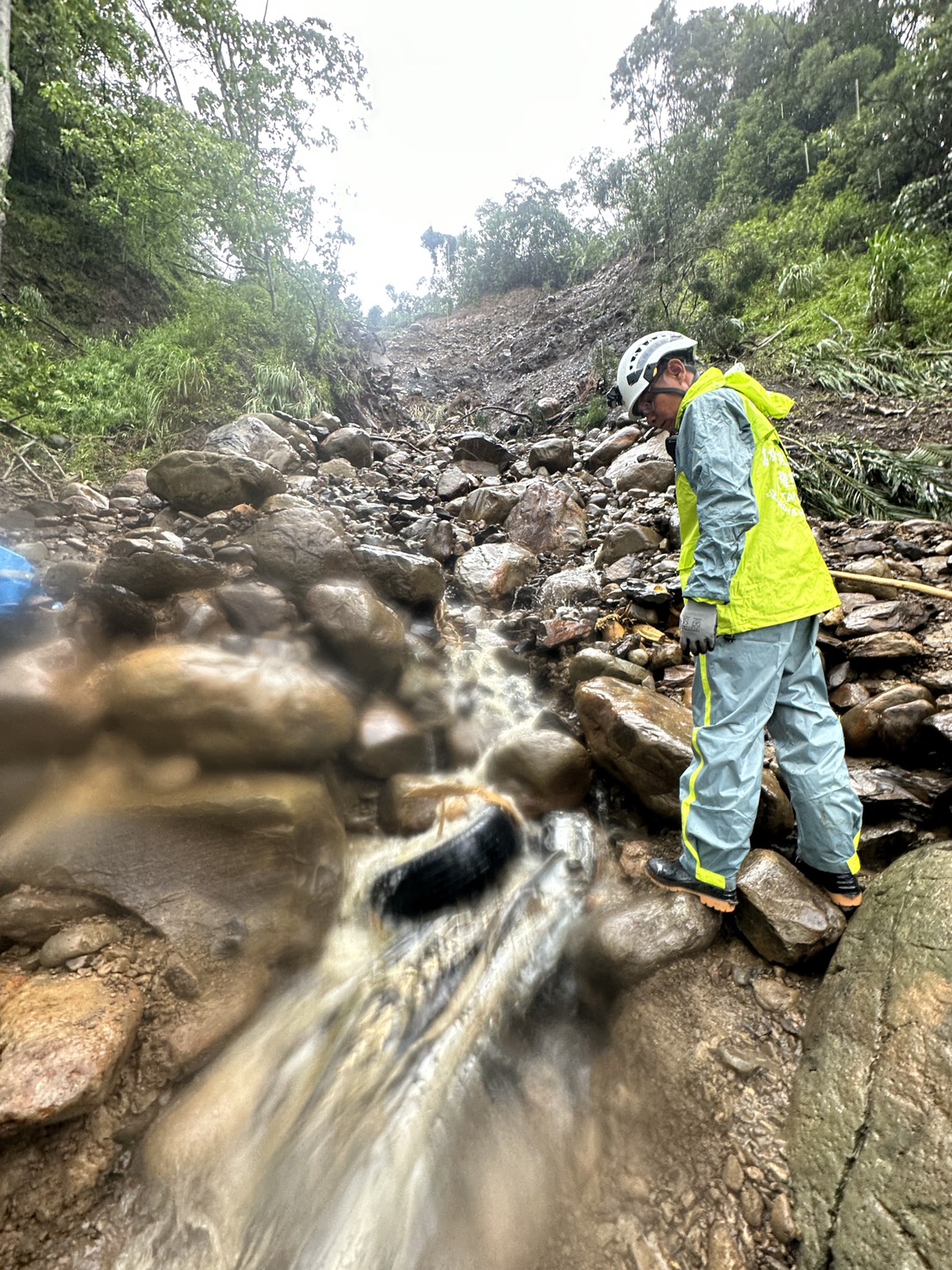 暴雨中艱困搶救！高雄市義消特搜、旗美山搜、消防局特搜及雲豹工作隊共組救援陣線 - https://www.watchmedia01.com