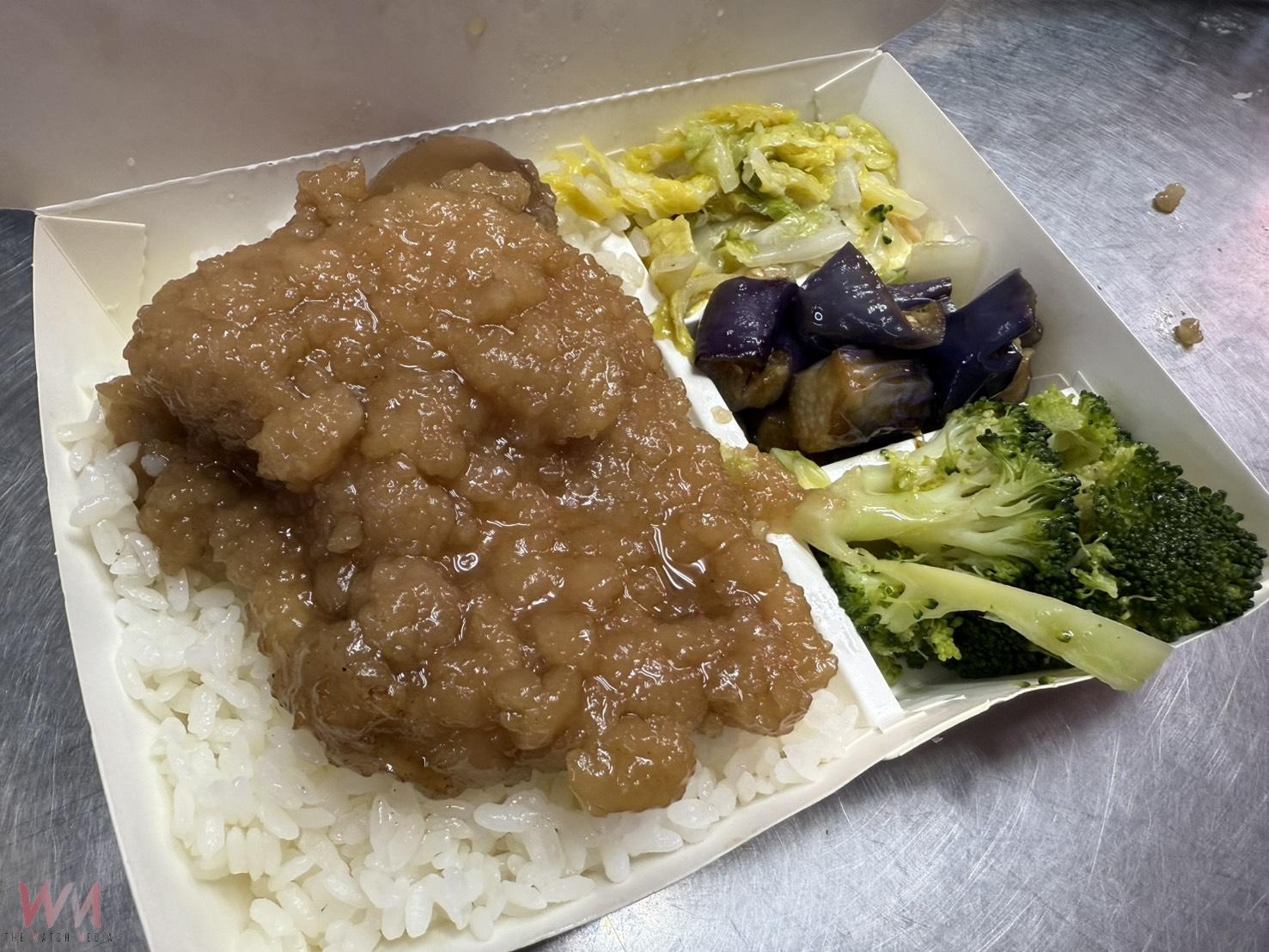 （有影片）／秒殺！彰化大埔排骨飯免費發送愛心便當　民眾冒雨排隊搶領 - https://www.watchmedia01.com