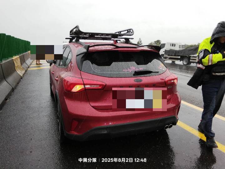 國道大村段驚險車禍　聯結車撞分隔島噴飛石塊　3車連環撞 - https://www.watchmedia01.com