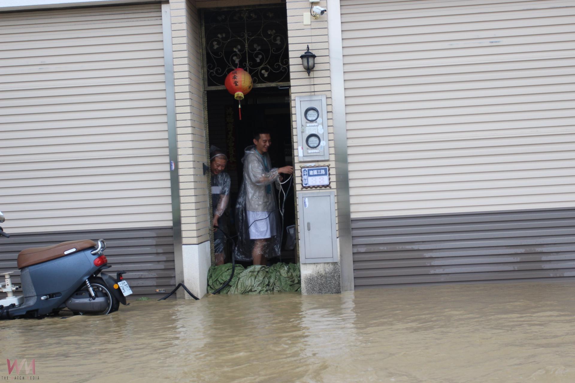 雲林山線河川暴漲緊急封橋    斗南積水成災疑因溪水倒灌 - https://www.watchmedia01.com