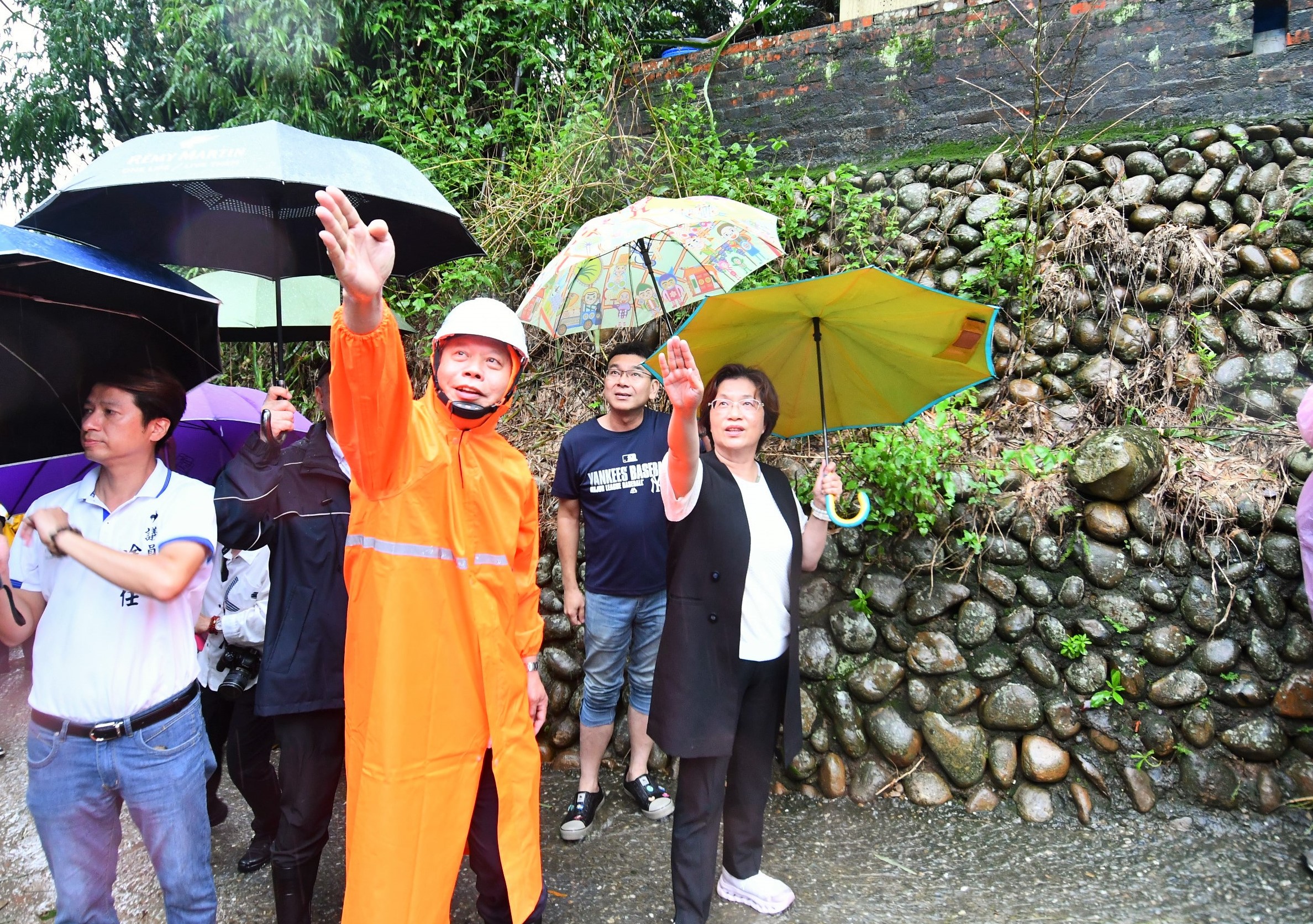 （有影片）／豪雨狂下！員林邊坡坍塌　王惠美到員林勘災喊大家要小心 - https://www.watchmedia01.com