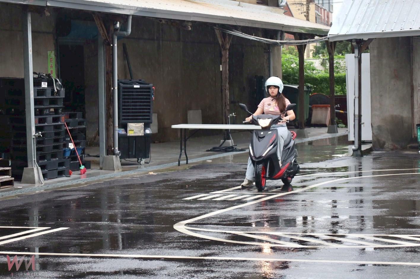 （有影片）／田尾機車下鄉考照　遇雨考生全副武裝應試　過關率不到5成 - https://www.watchmedia01.com