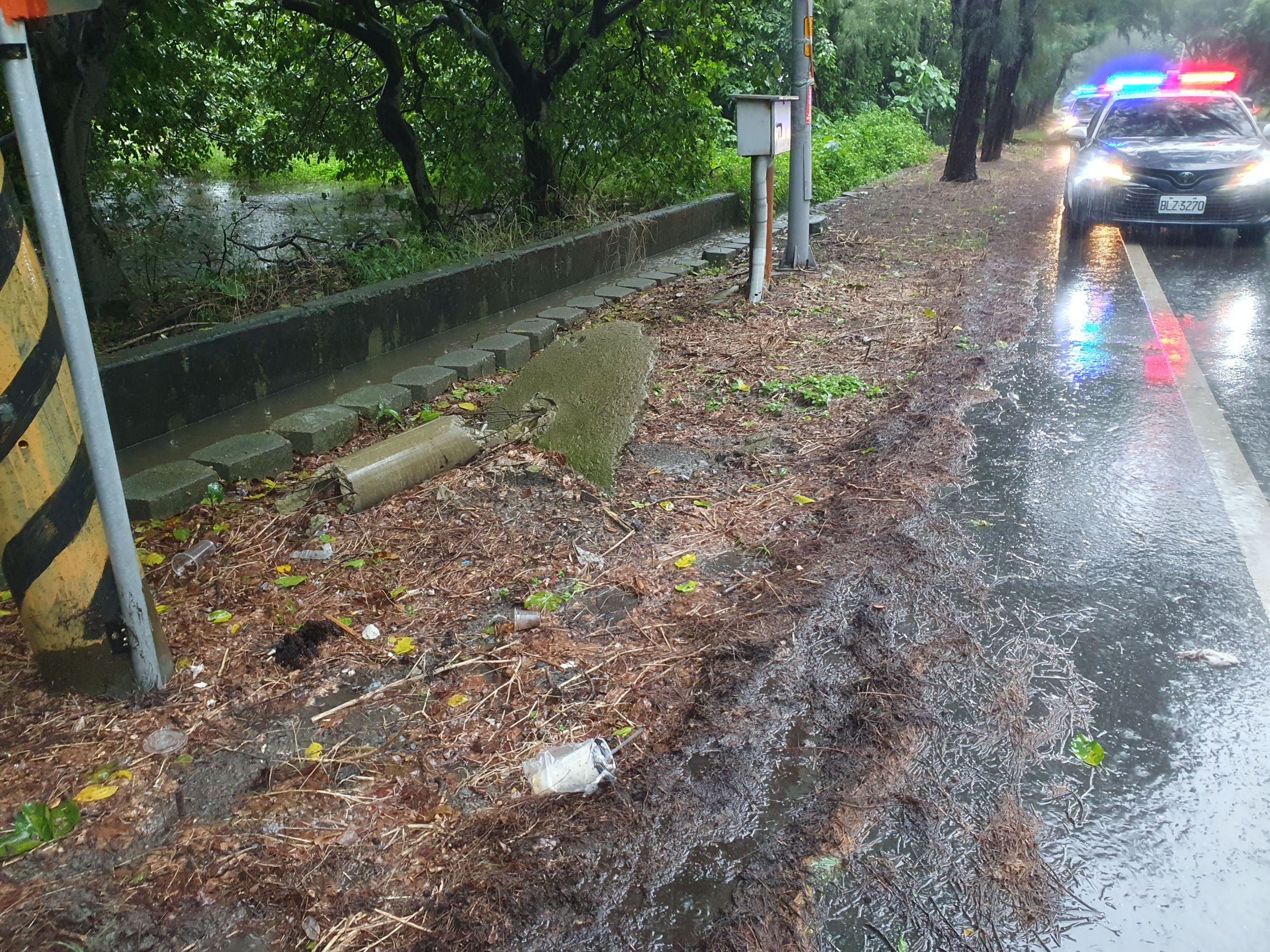 （有影片）／二林驚傳車禍！雨天連續超車失控撞柱　駕駛傷重不治 - https://www.watchmedia01.com
