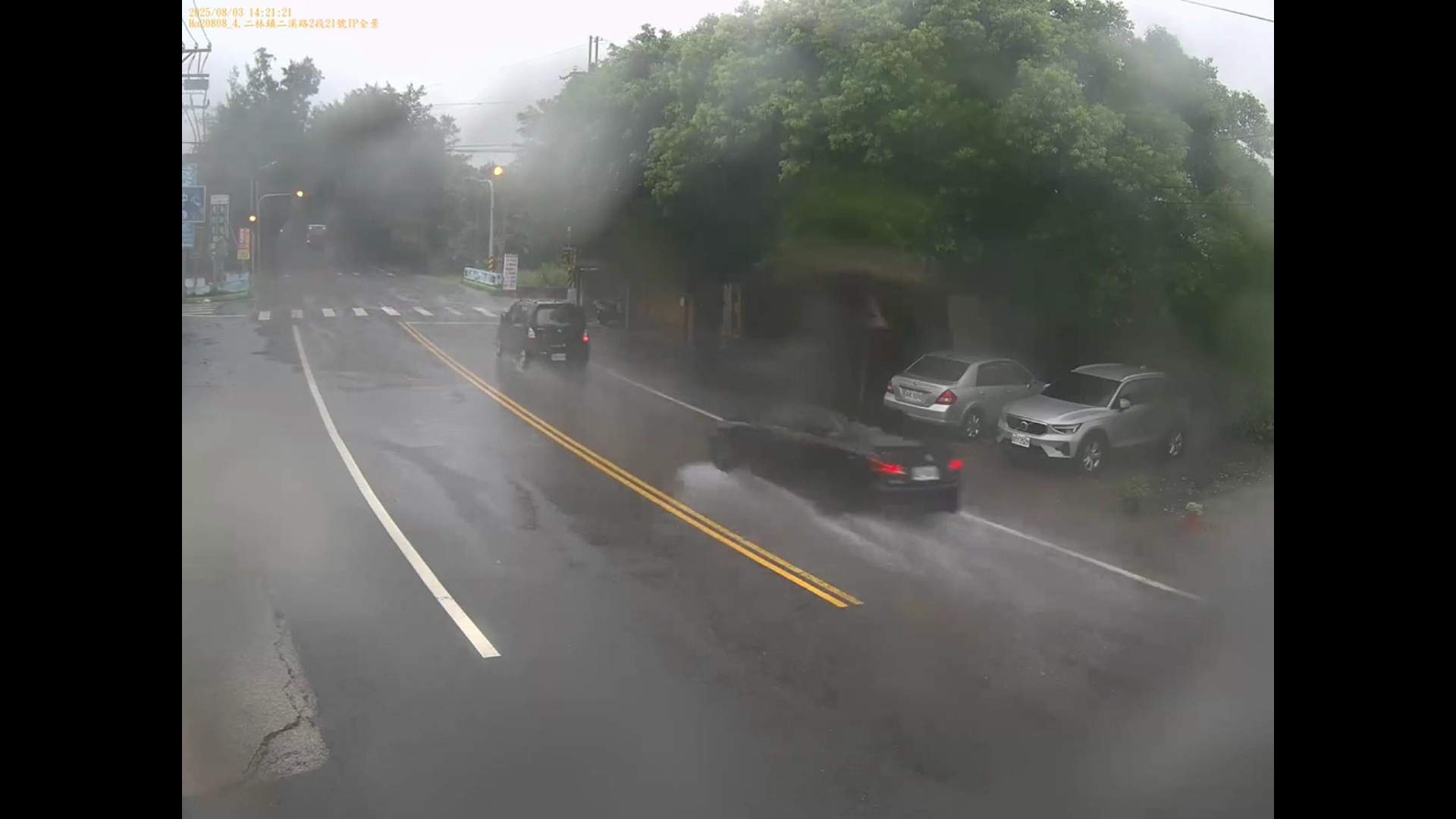 （有影片）／二林驚傳車禍！雨天連續超車失控撞柱　駕駛傷重不治 - https://www.watchmedia01.com