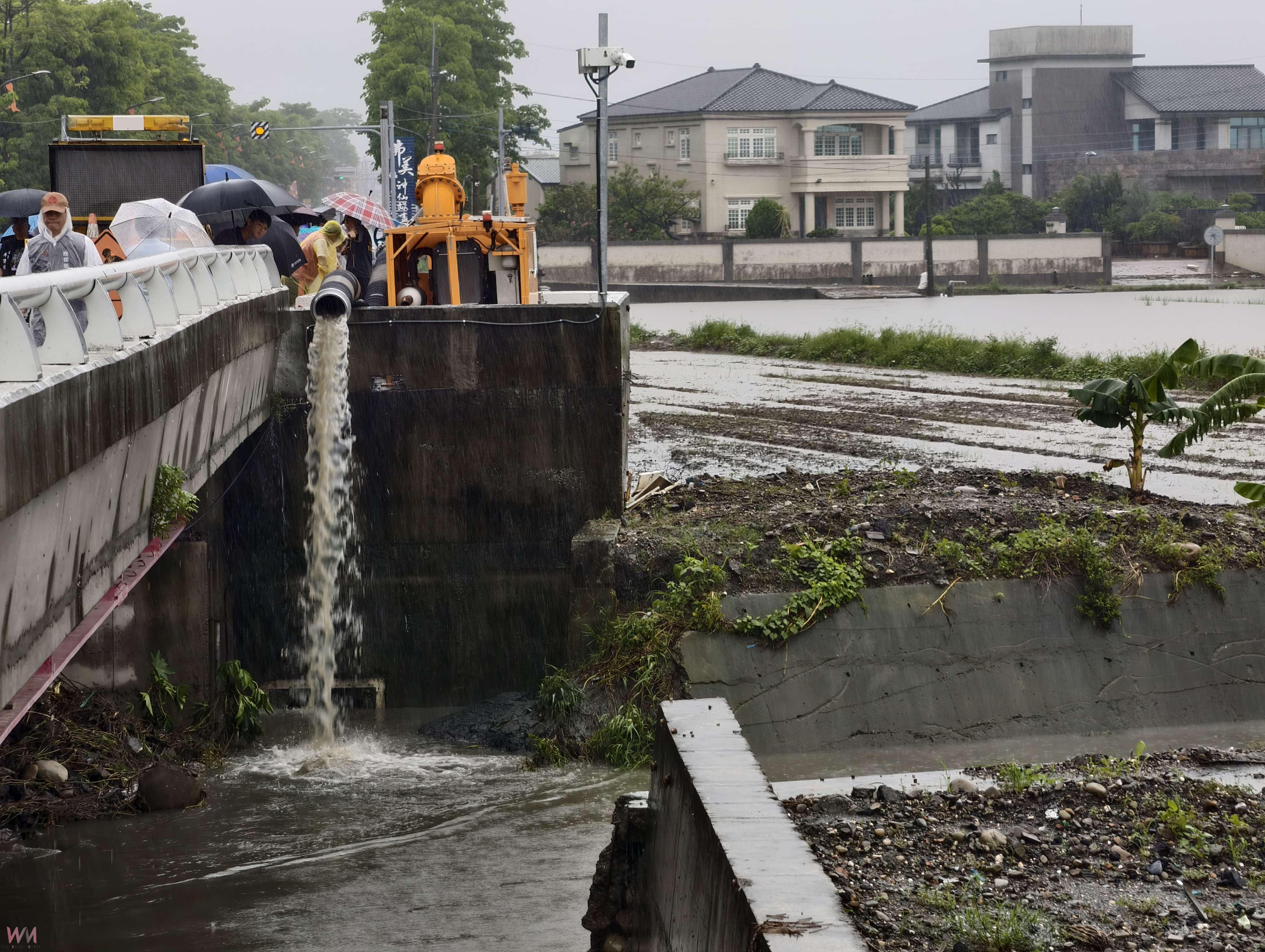 豪雨造成魚寮一號橋旁農田淹水 張麗善縣長率團隊會勘擬定改善方針 - https://www.watchmedia01.com