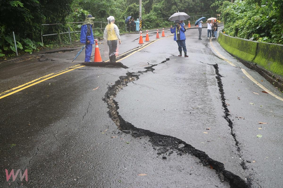 坪頂村聯外道路嚴重下陷 張麗善:立即搶險搶通 恢復村民正常生活 - https://www.watchmedia01.com