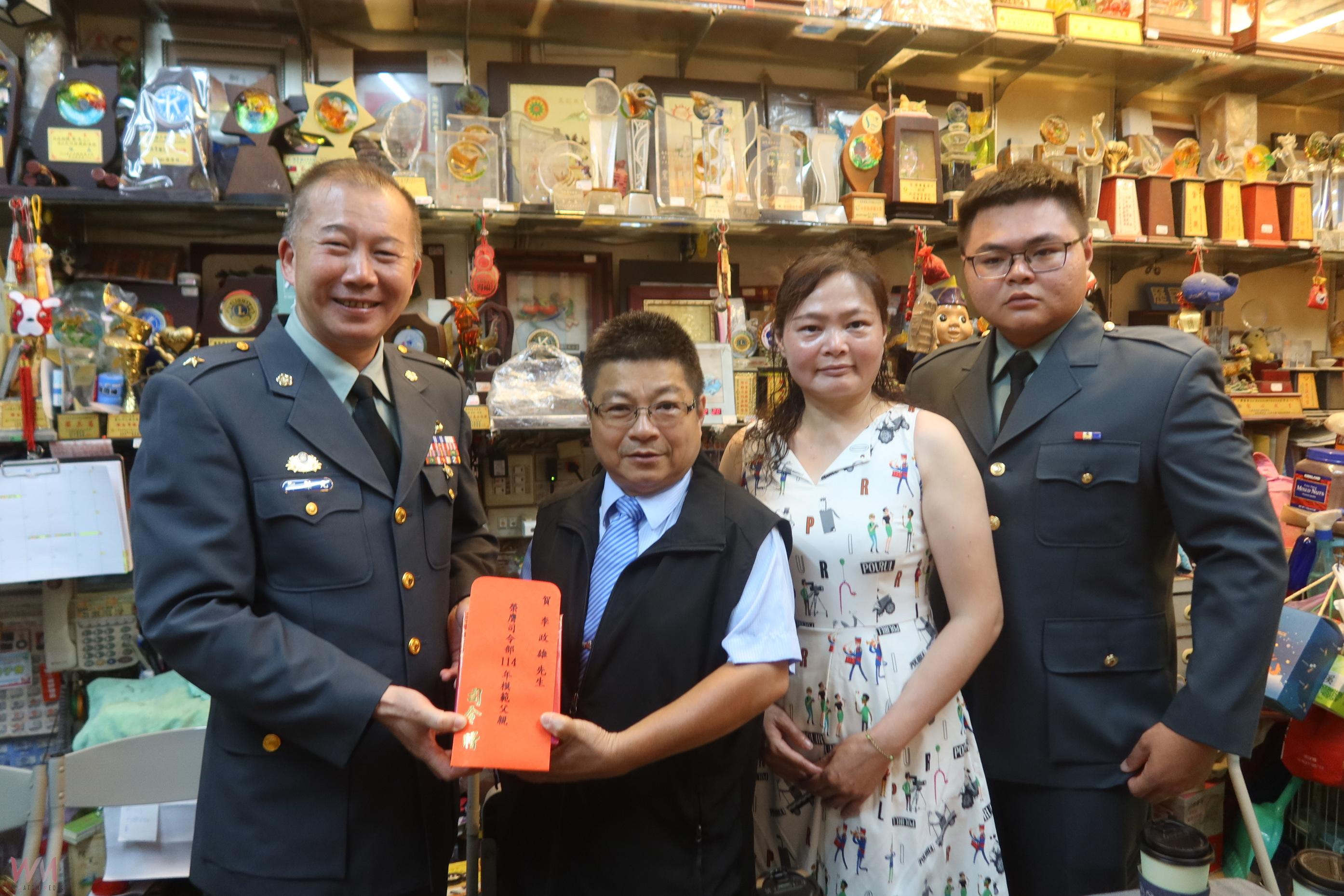 （有影片）／彰化李政雄獲頒國軍模範父親　展現家庭與公益典範力量 - https://www.watchmedia01.com