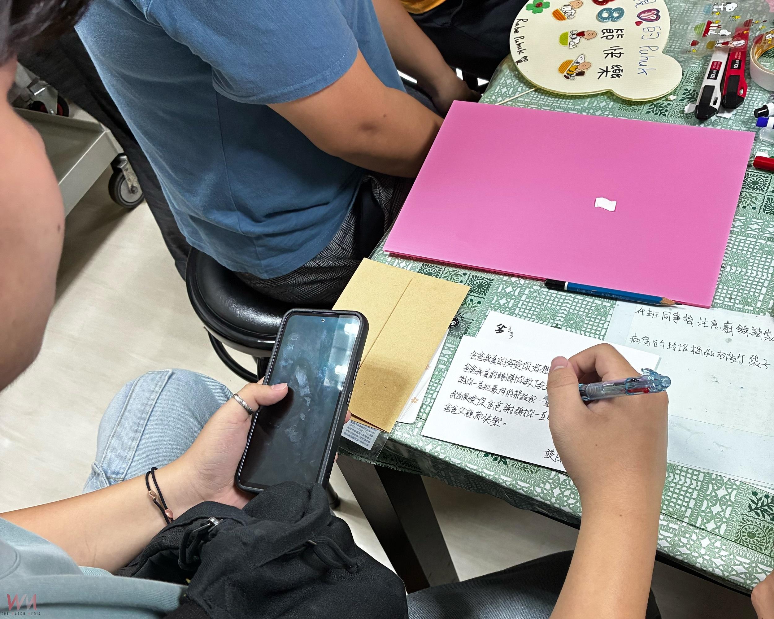 臺中榮民總醫院埔里分院緩和療護病房父親節見證父子情耳語中的深情 - https://www.watchmedia01.com