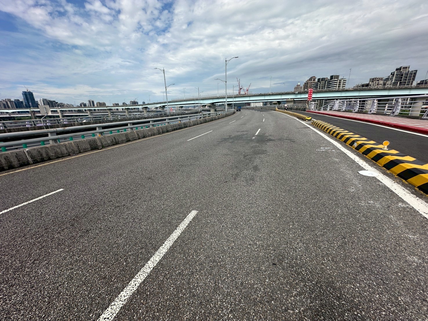 三重新北大橋雙向汽車道 8月11、12日夜間封路銑鋪 - https://www.watchmedia01.com