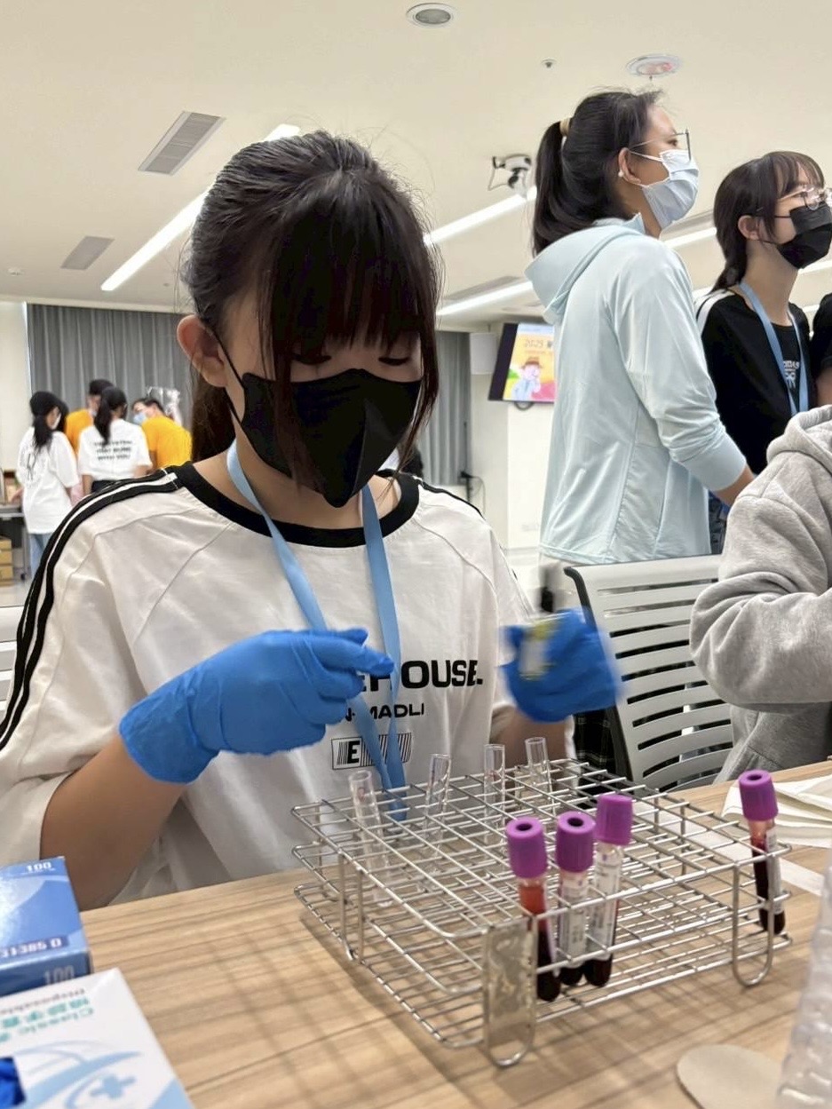 啟發醫療夢想 秀傳醫院辦青少年醫事檢驗體驗營 - https://www.watchmedia01.com