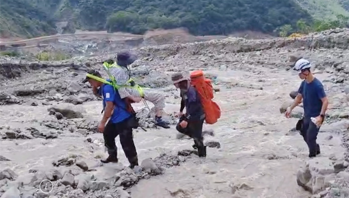 雲豹隊員江維明翻越4公里土石災區　成功救出95歲老翁　 - https://www.watchmedia01.com
