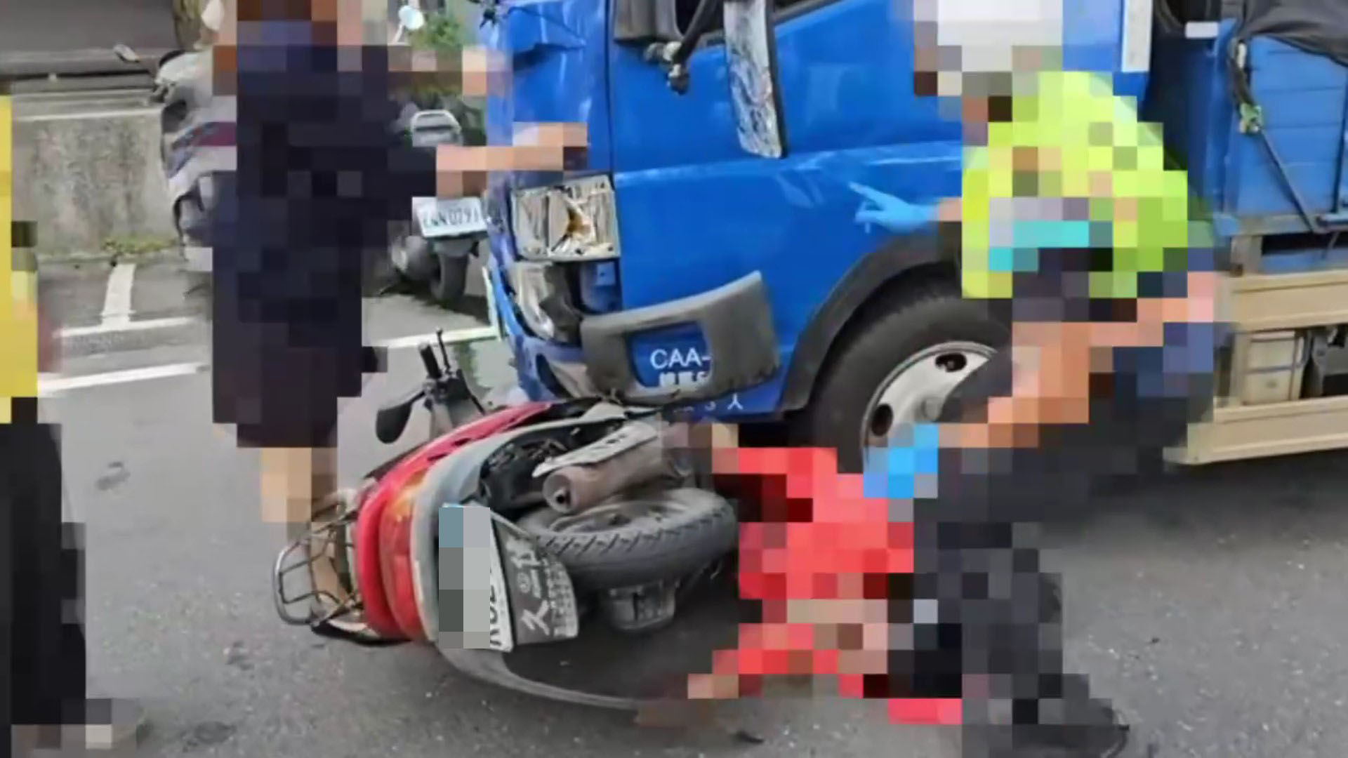 （有影片）／員林祖孫車禍釀1死1傷　阿嬤載孫左轉遭小貨車猛撞 - https://www.watchmedia01.com