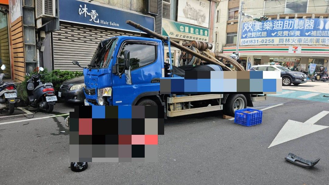 （有影片）／員林祖孫車禍釀1死1傷　阿嬤載孫左轉遭小貨車猛撞 - https://www.watchmedia01.com