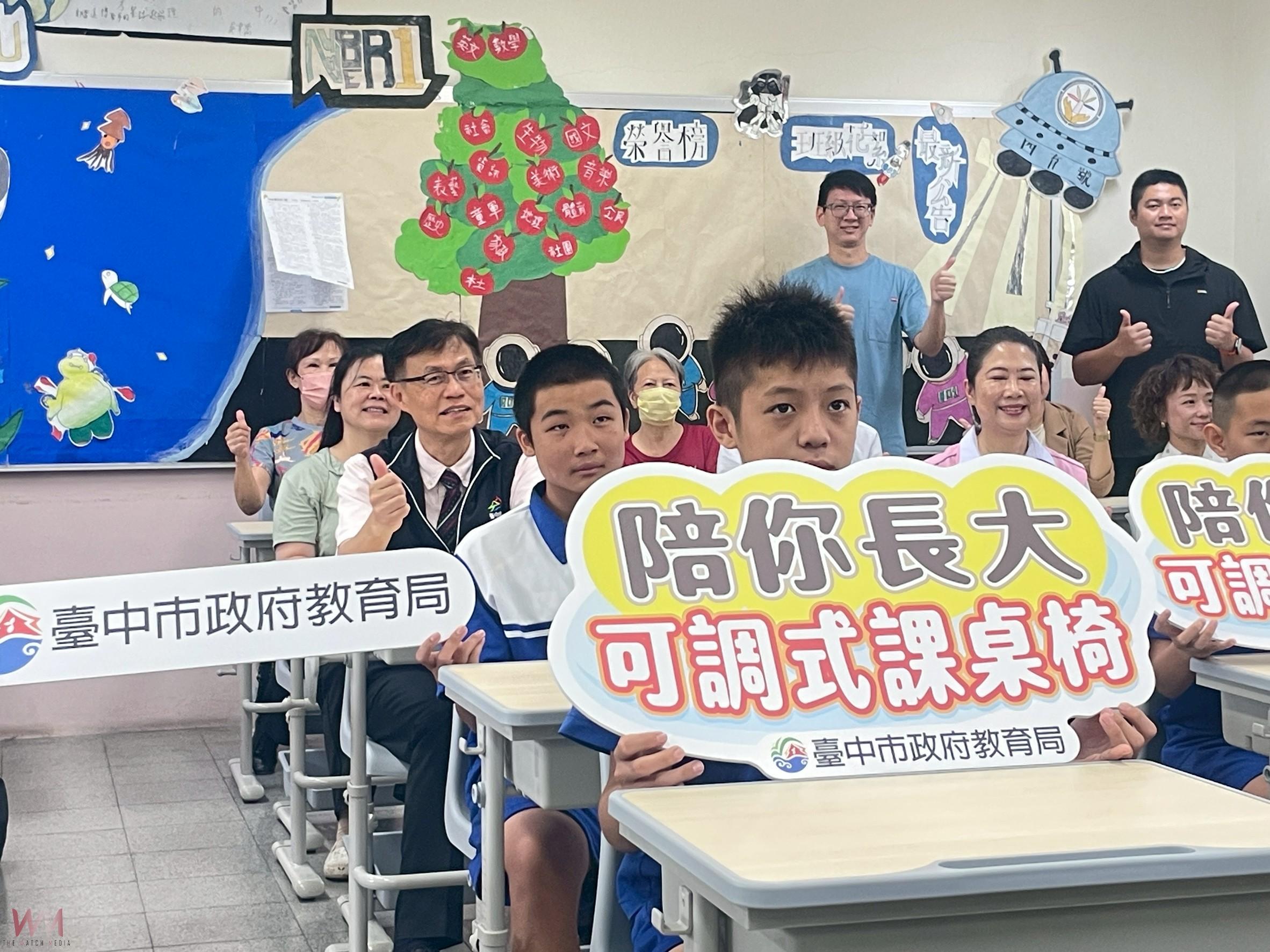 台中市校園設備大升級　教育局長視察可調式課桌椅配置 展現學習環境品質 - https://www.watchmedia01.com