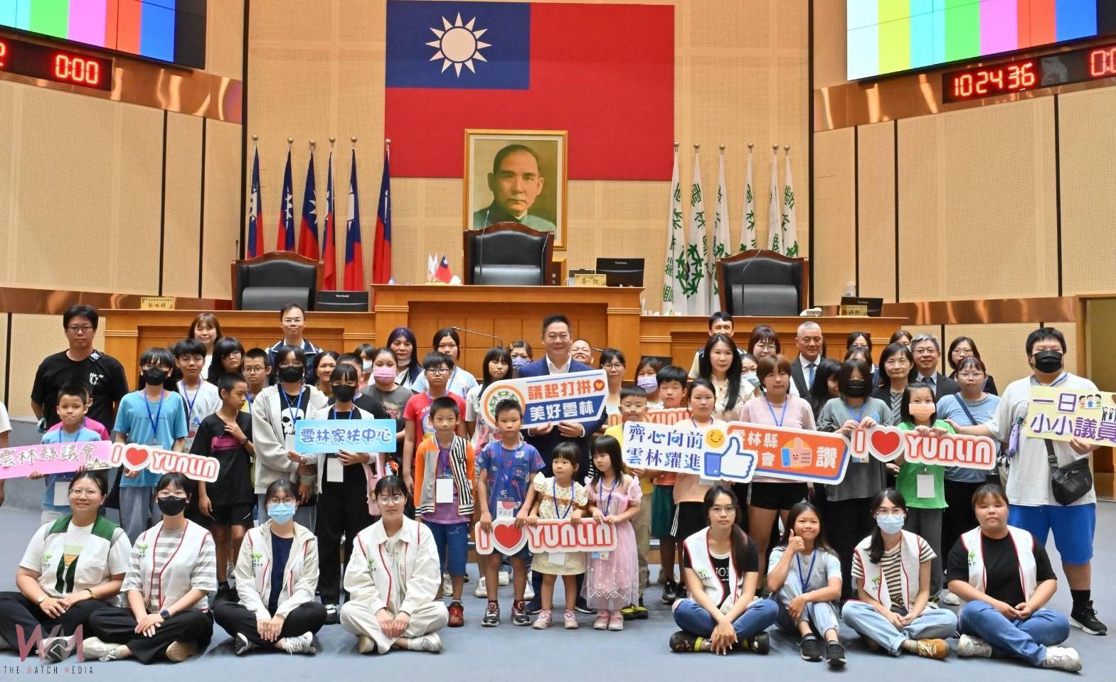 （有影片）／黃凱議長暖心陪小小議員體驗議事　走進議會學民主化為關心社會的起點 - https://www.watchmedia01.com