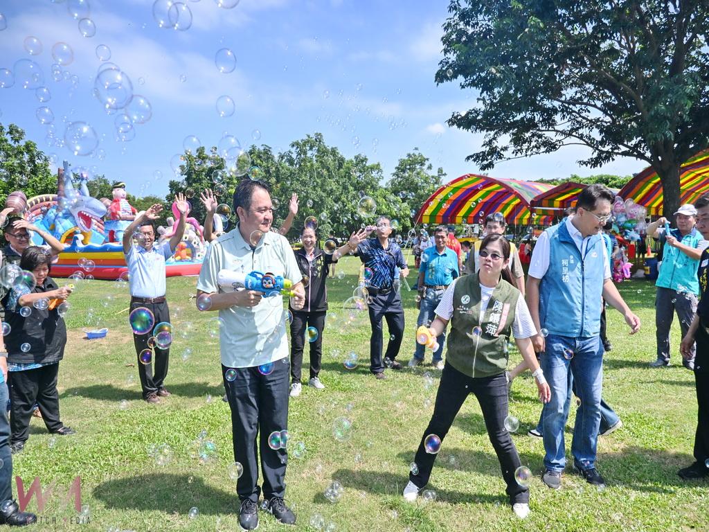 首屆秀水親水節林英嘉鄉長與大小朋友嗨翻天 龍騰公園搖身一變成親子樂園 - https://www.watchmedia01.com