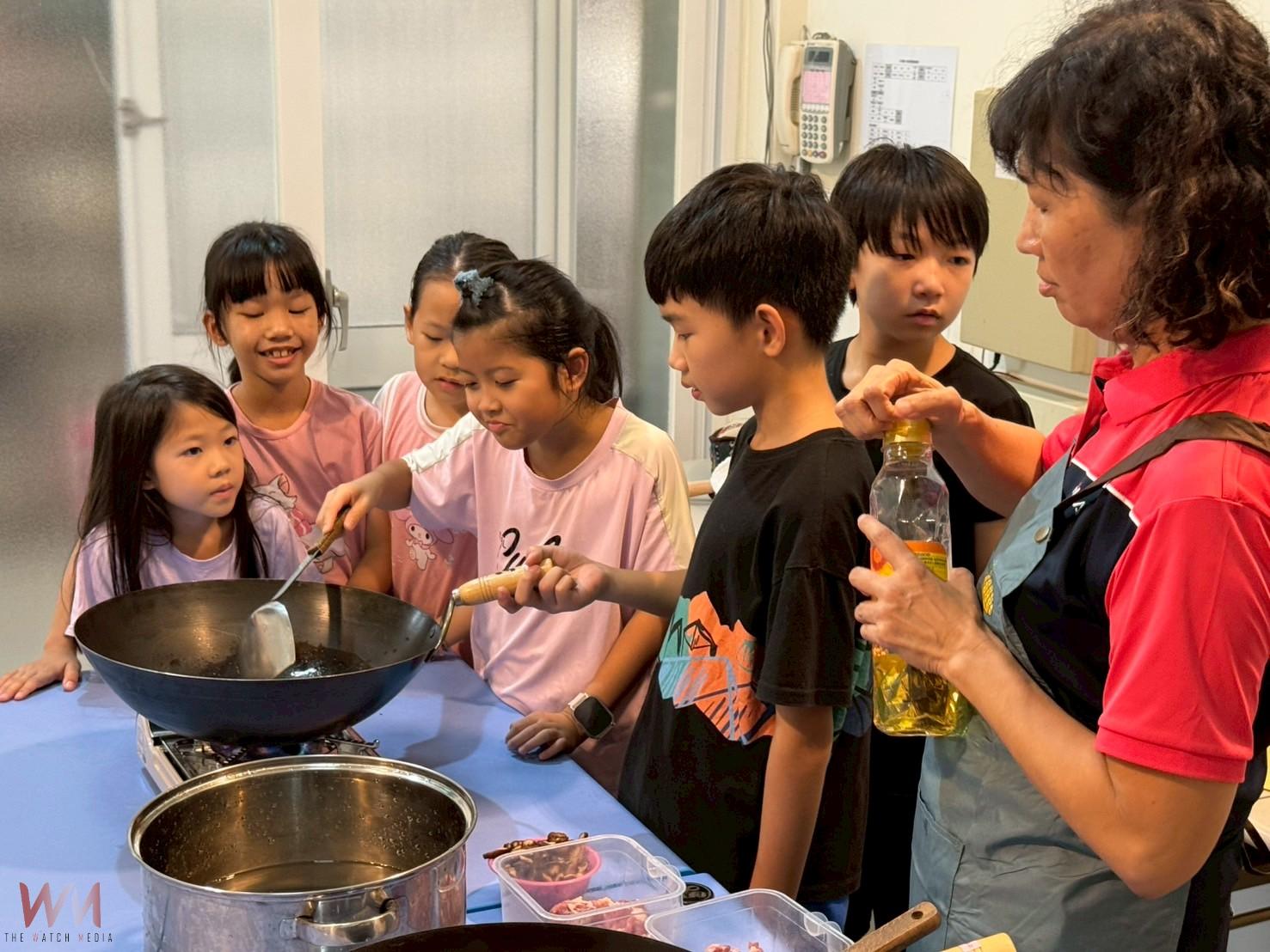 文祥國小暑期夏令營用在地美食學台語　孩子笑聲香氣滿盈 - https://www.watchmedia01.com