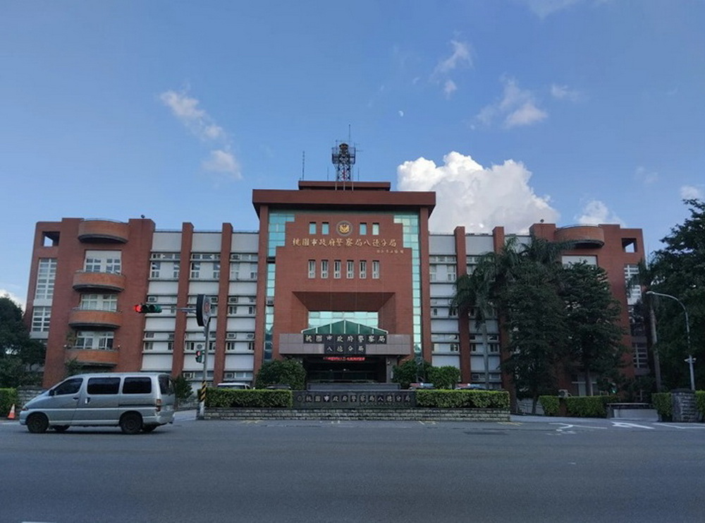 桃園八德男子見警逃跑受傷 警助送醫後查竊盜案 - https://www.watchmedia01.com