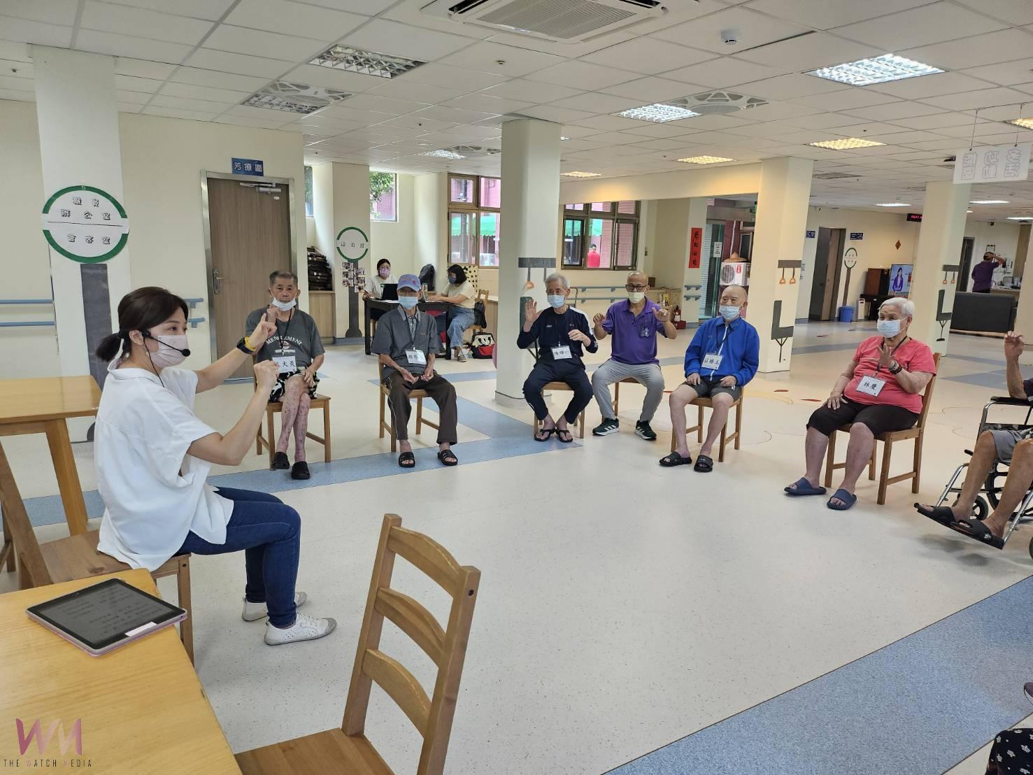 (有影片)/音樂療癒展笑顏 彰化榮家引入音樂治療助失智長輩情緒穩定 - https://www.watchmedia01.com