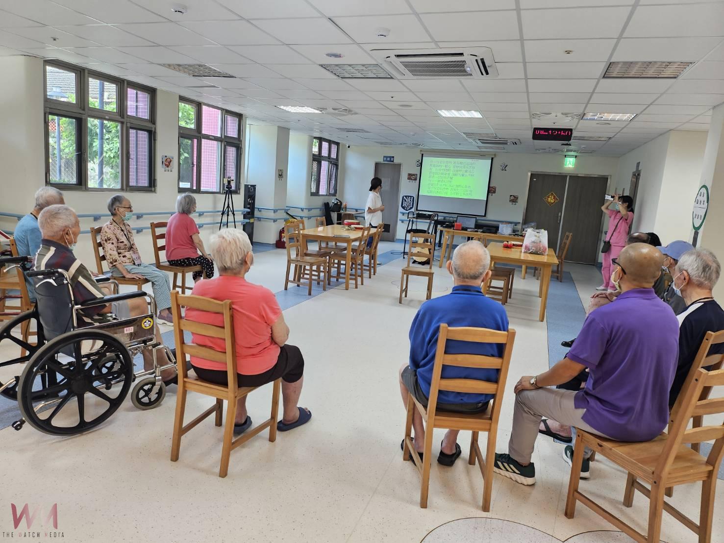 (有影片)/音樂療癒展笑顏 彰化榮家引入音樂治療助失智長輩情緒穩定 - https://www.watchmedia01.com