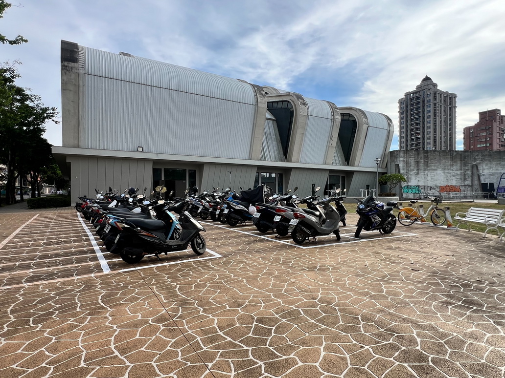 平鎮棒球場擋球圍網施工洽公停車困難　民眾盼區公所加強溝通與引導 - https://www.watchmedia01.com