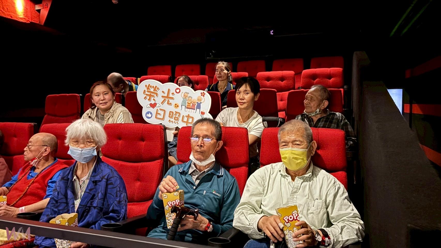 長者也能擁有如年輕人般的青春時光 你願意跟我去看場電影嗎？ - https://www.watchmedia01.com