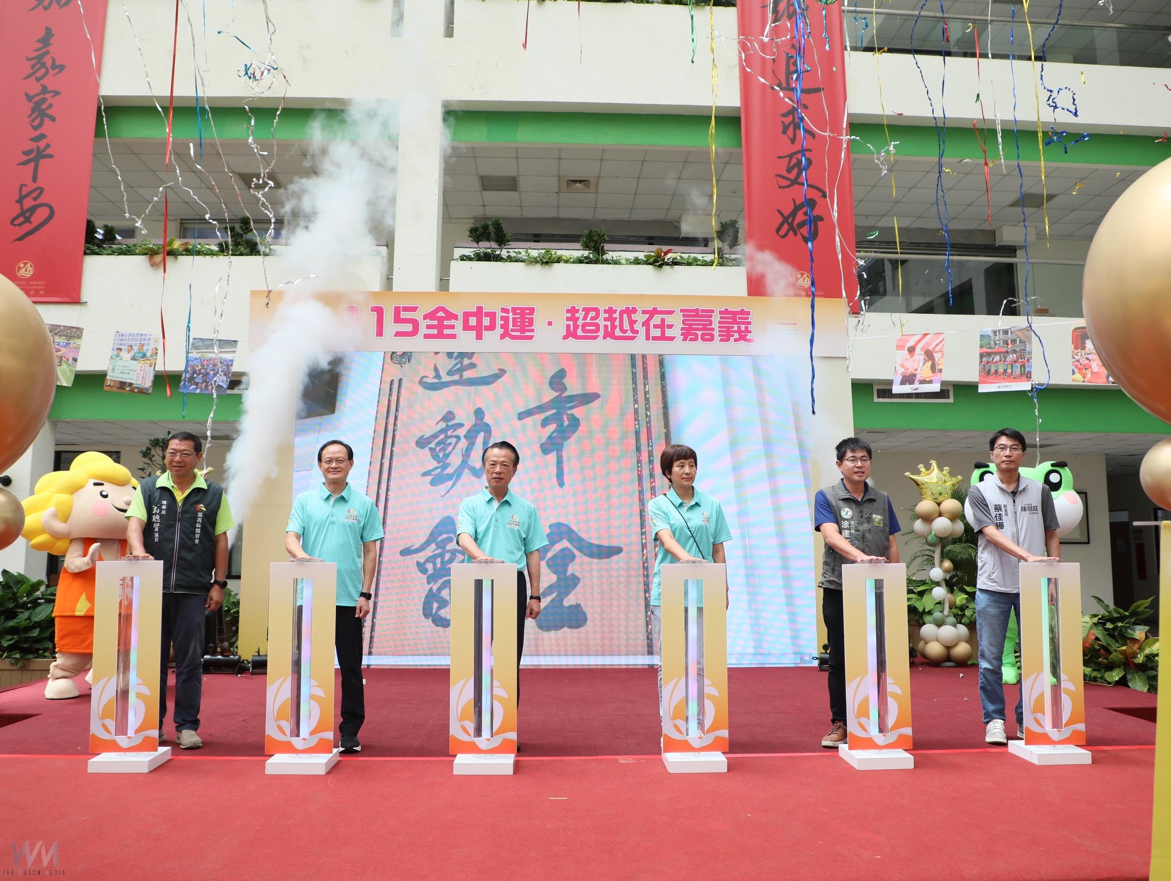 嘉義縣長翁章梁與各界 一起啟動全中運籌備。（圖/記者陳惲朋攝）
