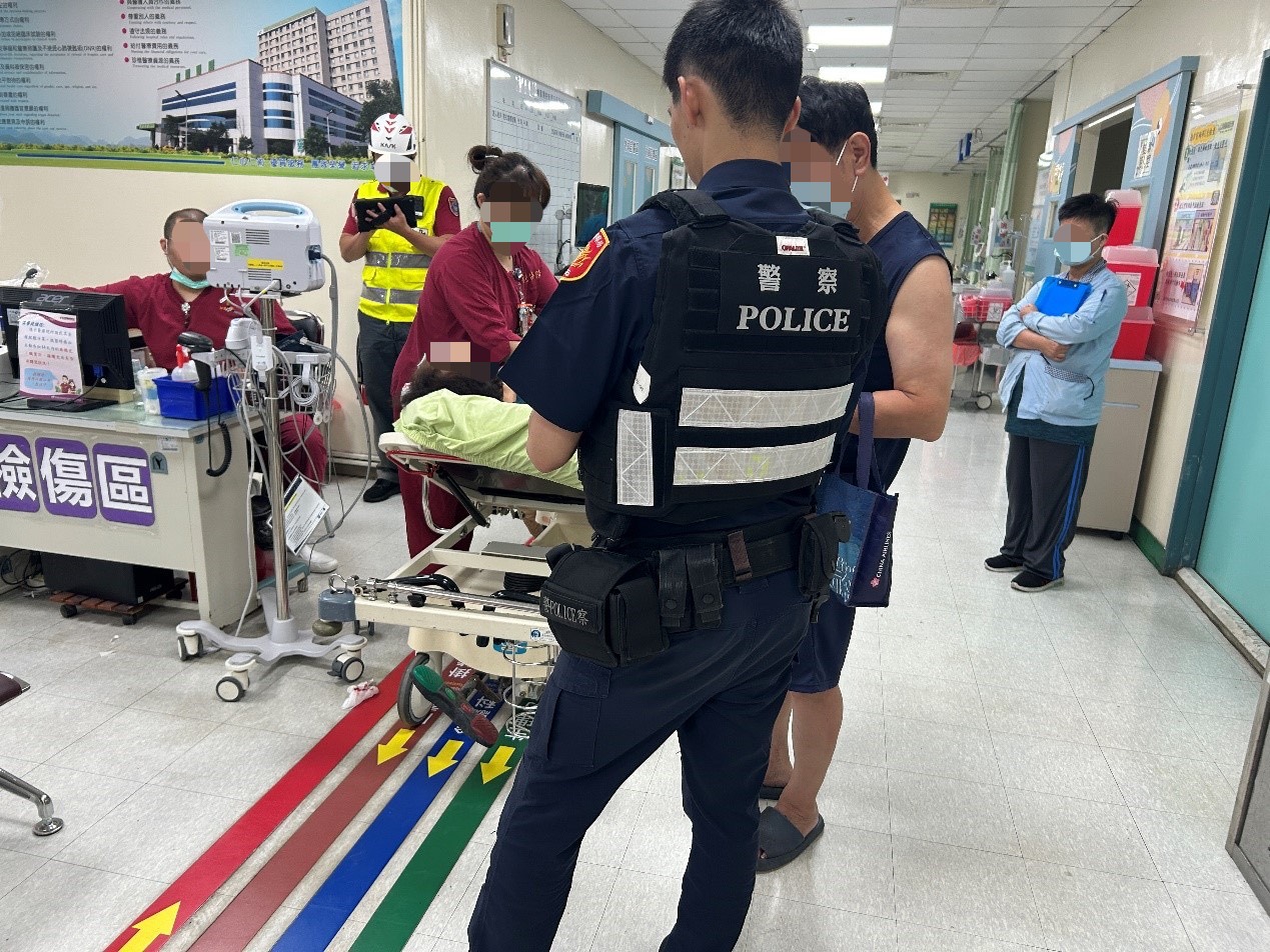 楊梅分局新屋所暖警助失智長者就醫 家屬感謝警方及救護人員協助 - https://www.watchmedia01.com