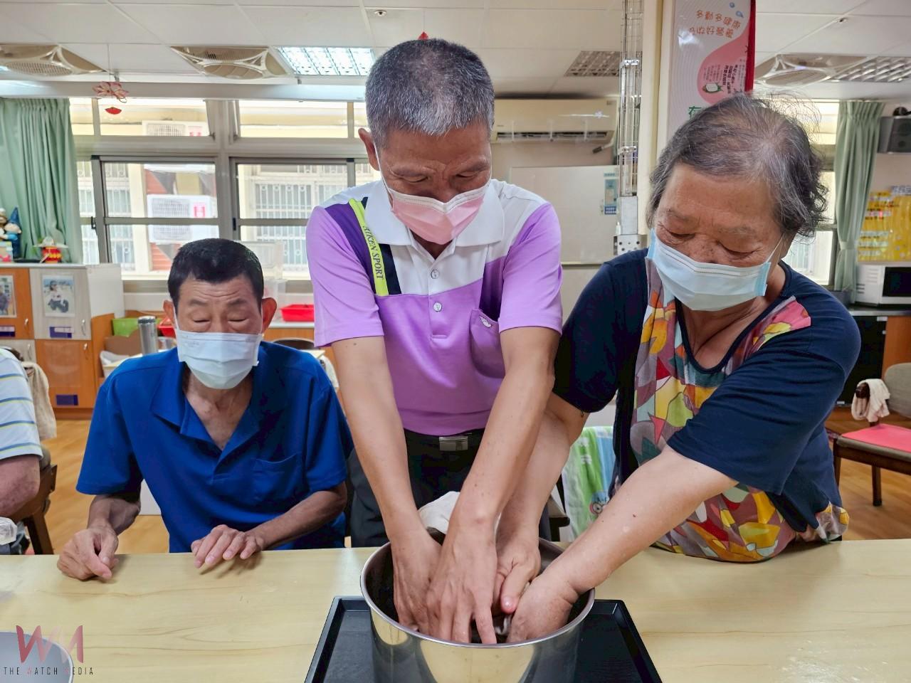 （有影片）／彰化榮家日照中心辦「愛玉DIY」 長輩動手動心清涼一夏 - https://www.watchmedia01.com