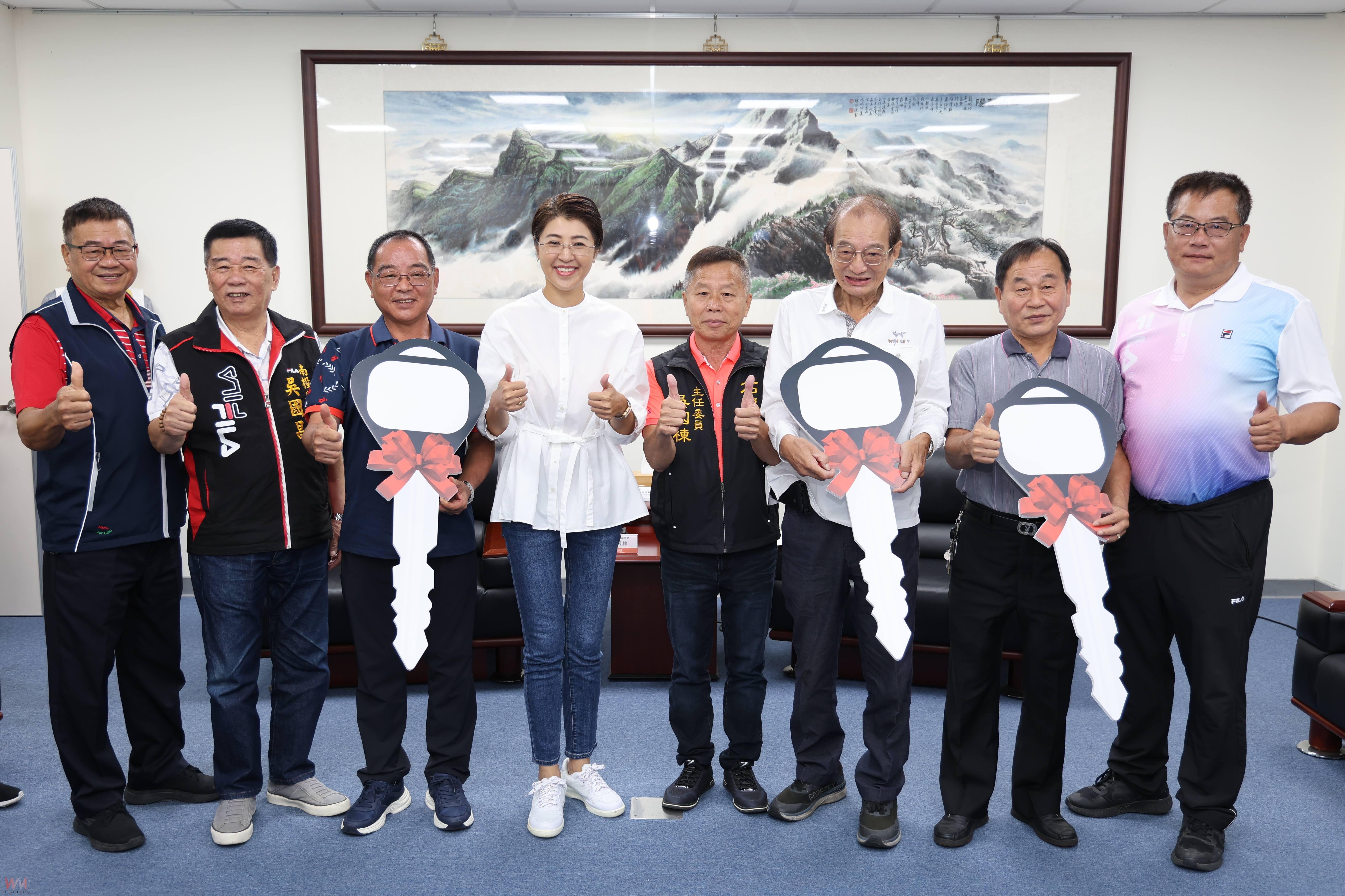 泡麵土地公石龍宮福德會慨捐3輛交通車嘉惠3社團擴大服務弱勢及推廣食農教育 - https://www.watchmedia01.com