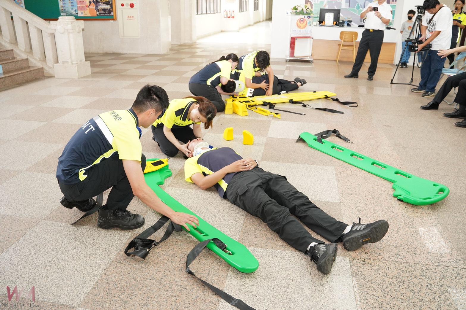 新竹縣救護車全面配置分離鏟式擔架 開創新紀元提升院前救護效率 - https://www.watchmedia01.com